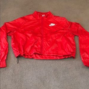 Nike woman’s wind breaker